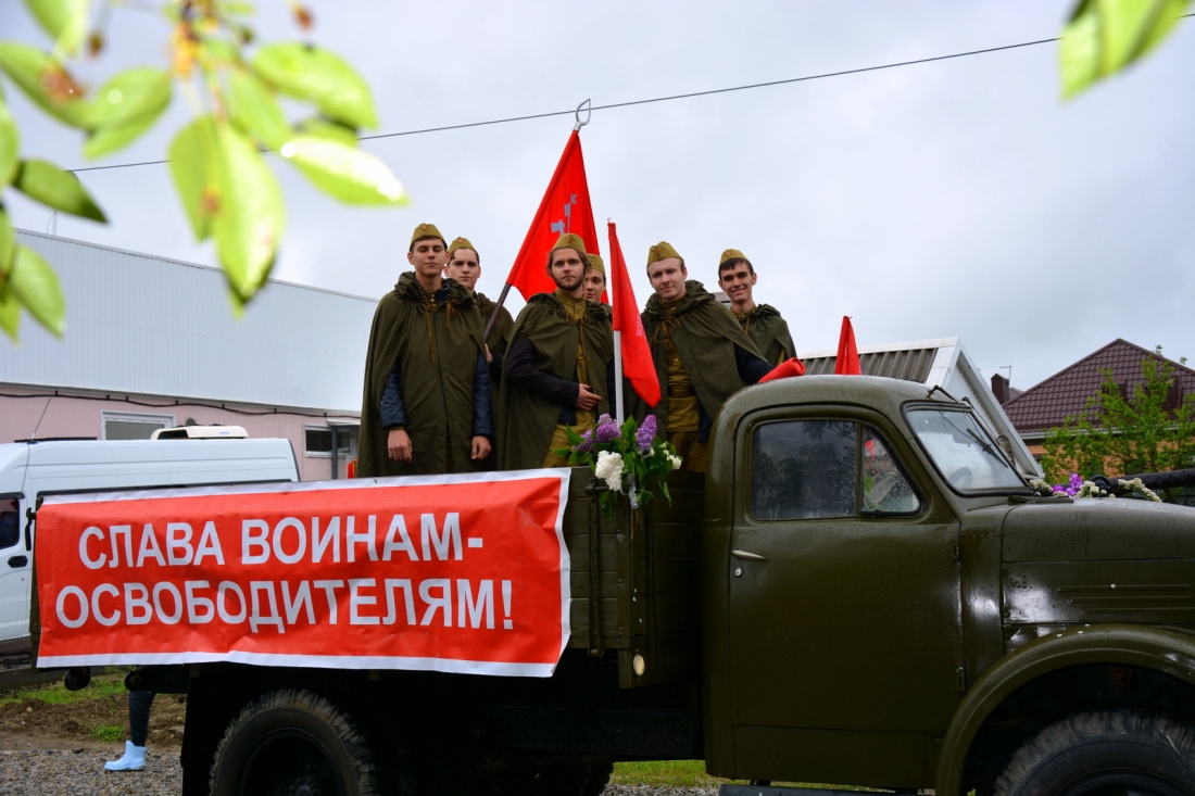 Фронтовая бригада» поздравила ветеранов | 09.05.2023 | Славянск-на-Кубани -  БезФормата