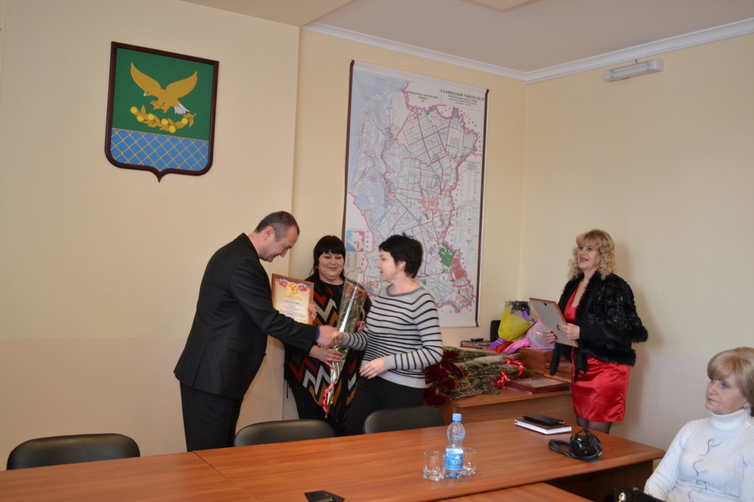 сход граждан в сельском поселении. латное воронежская область. заседание фото людей. новости поселении. посёлок киря алатырского района библиотека.