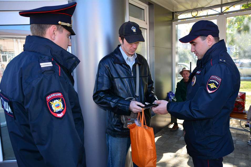 Сотрудники полиции обеспечат безопасность жителей Славянского района в период новогодних праздников