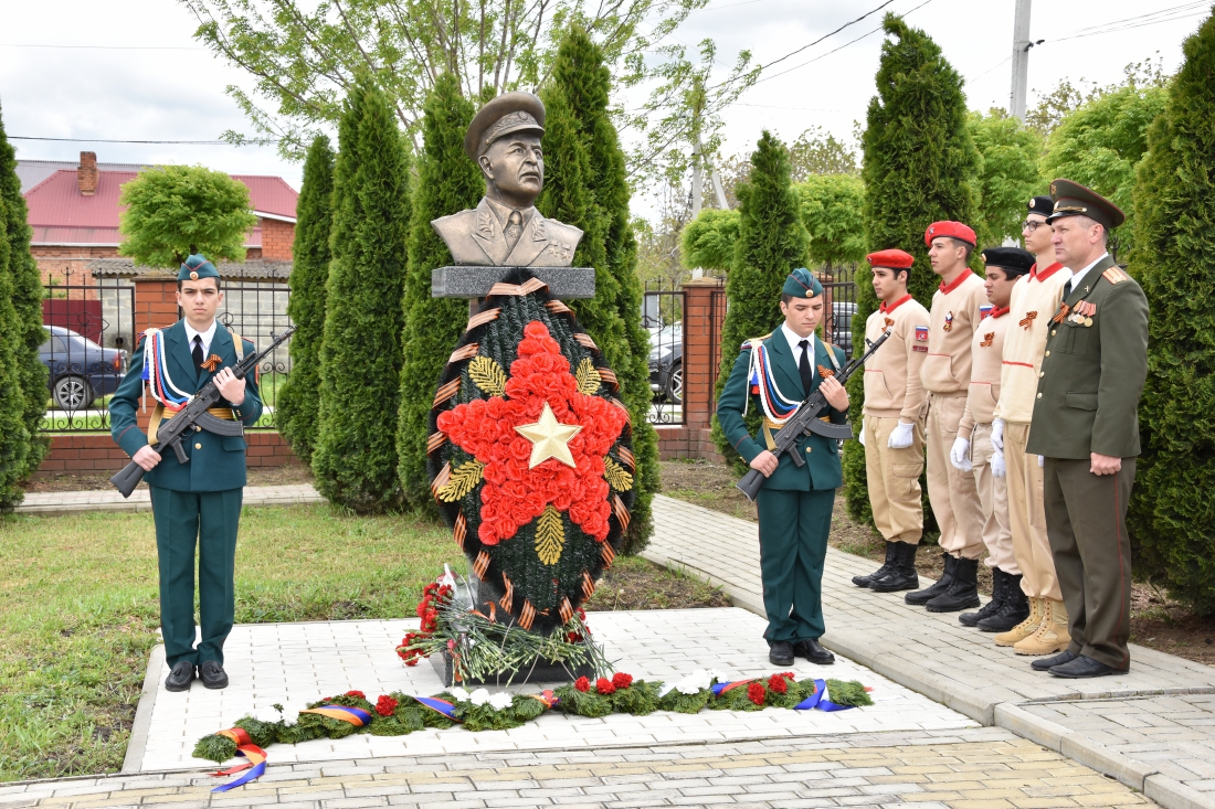 В Славянске-на-Кубани открыли бюст маршалу Баграмяну