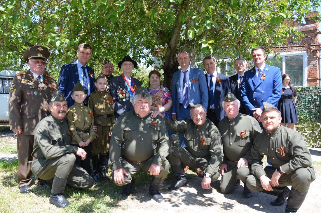 «Фронтовая бригада» приехала с поздравлениями домой к ветеранам