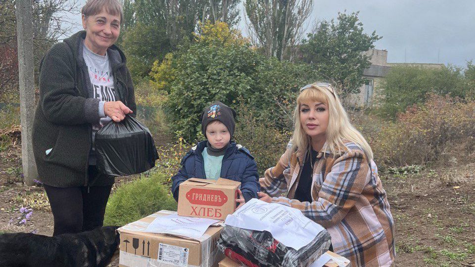 Славянцы продолжают оказывать помощь жителям новых регионов Славянцы продолжают оказывать помощь жителям новых регионов