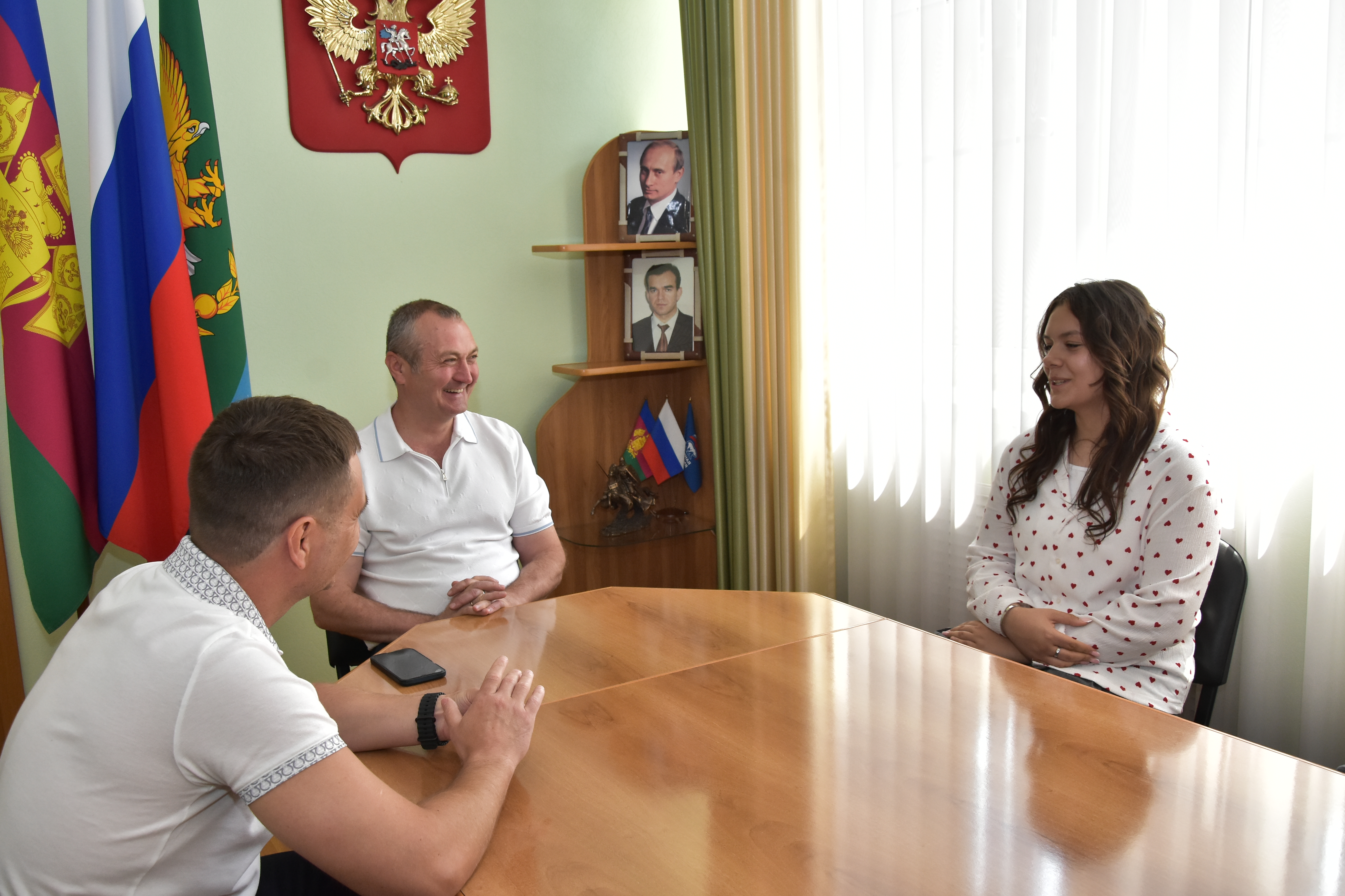 Глава Славянского района встретился с юной чемпионкой