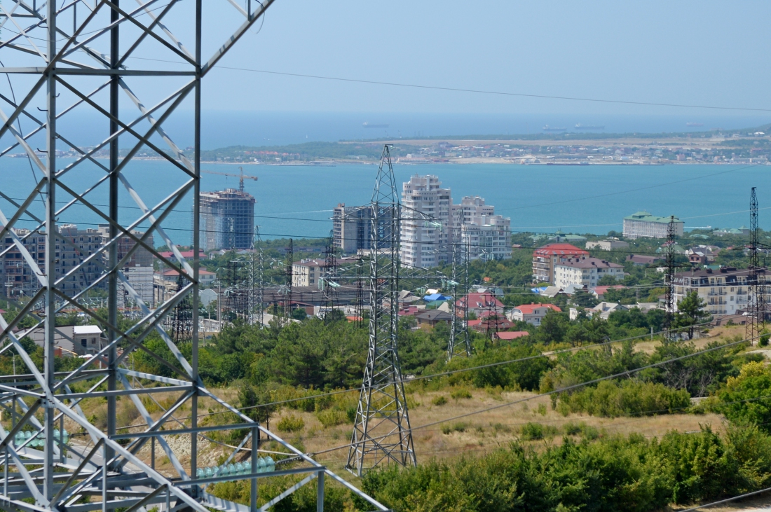 В связи с ураганным ветром бригады Кубаньэнерго работают в усиленном режиме