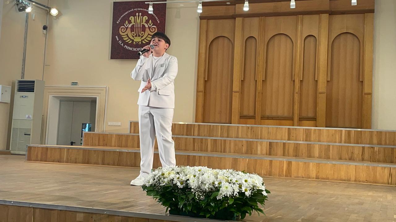 Победа Ивана Полонского в номинации "Патриотическая песня"