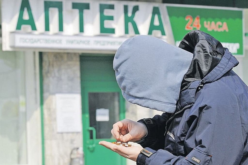 Следователями МВД России возбуждено уголовное дело в отношении  предполагаемых лидеров и участников преступного сообщества, которые  подозреваются в незаконном сбыте сильнодействующих веществ через аптеки