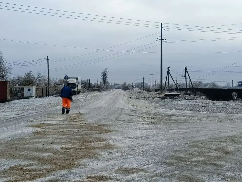 Борьба с гололедицей продолжается