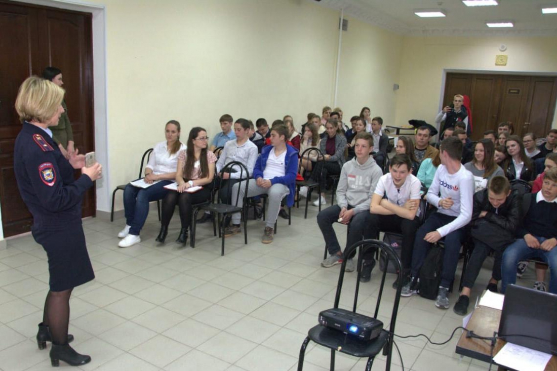 Полицейские в Славянском районе провели урок правового информирования со школьниками