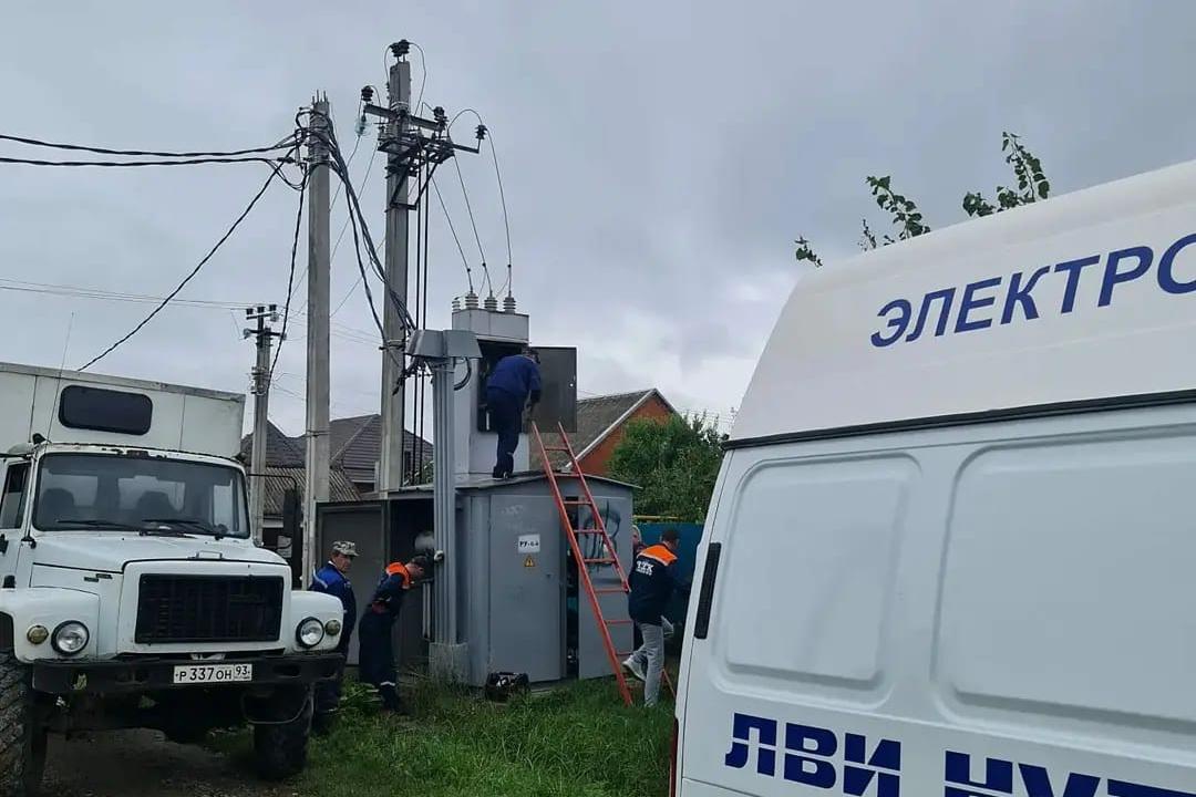 Энергетики восстанавливают электроснабжение