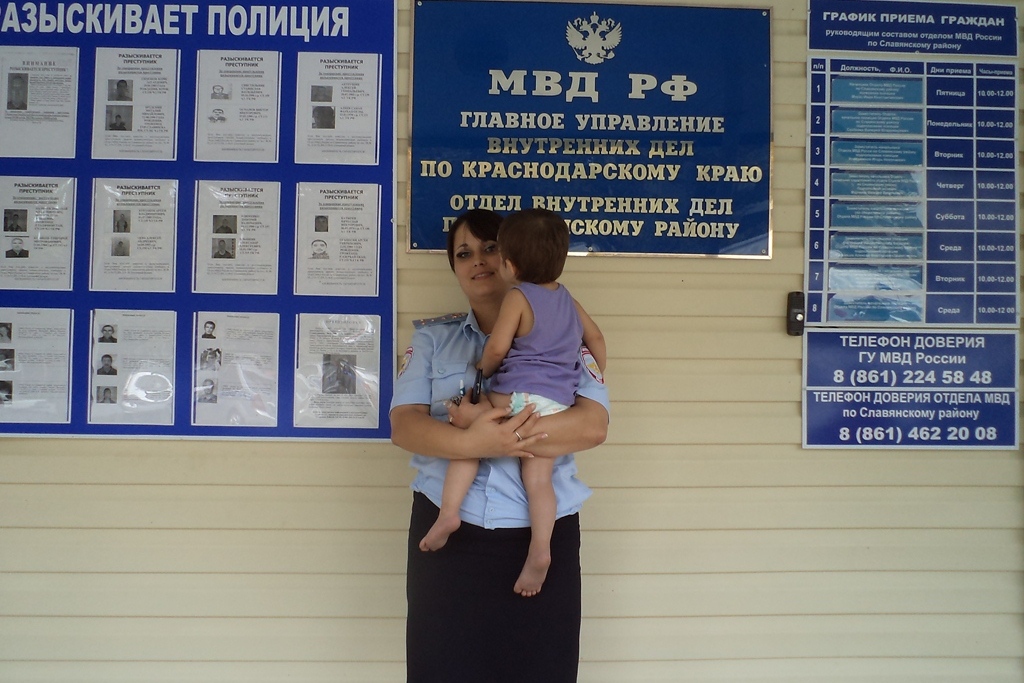 Сотрудники полиции нашли 1,5 годовалую малышку без сопровождения взрослых