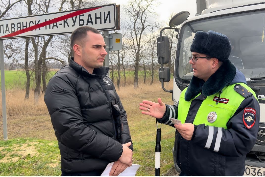 Дорожные полицейские проводят разъяснительные беседы с водителями  о безопасности пешеходов