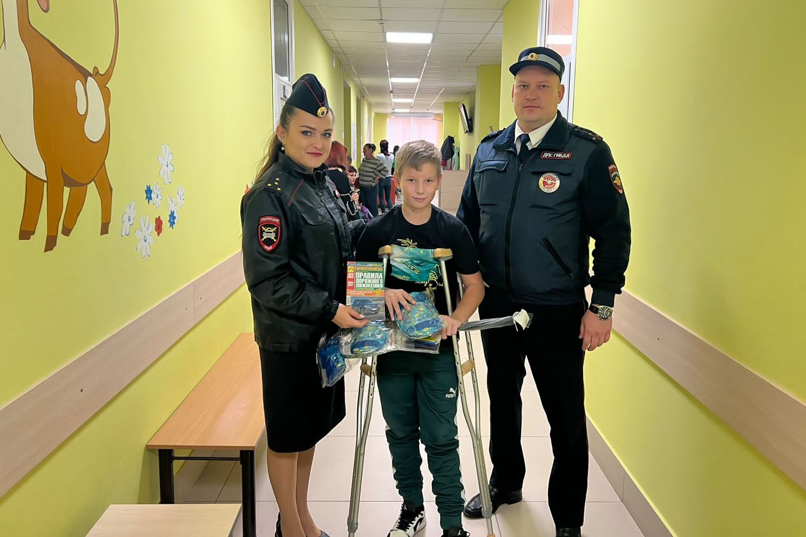 В Славянском районе госавтоинспекторы навестили 10-летнего мальчика, который около месяца назад попал в больницу после ДТП