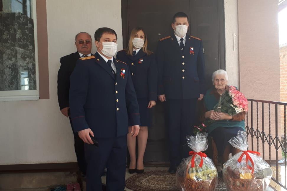 С благодарностью победителям