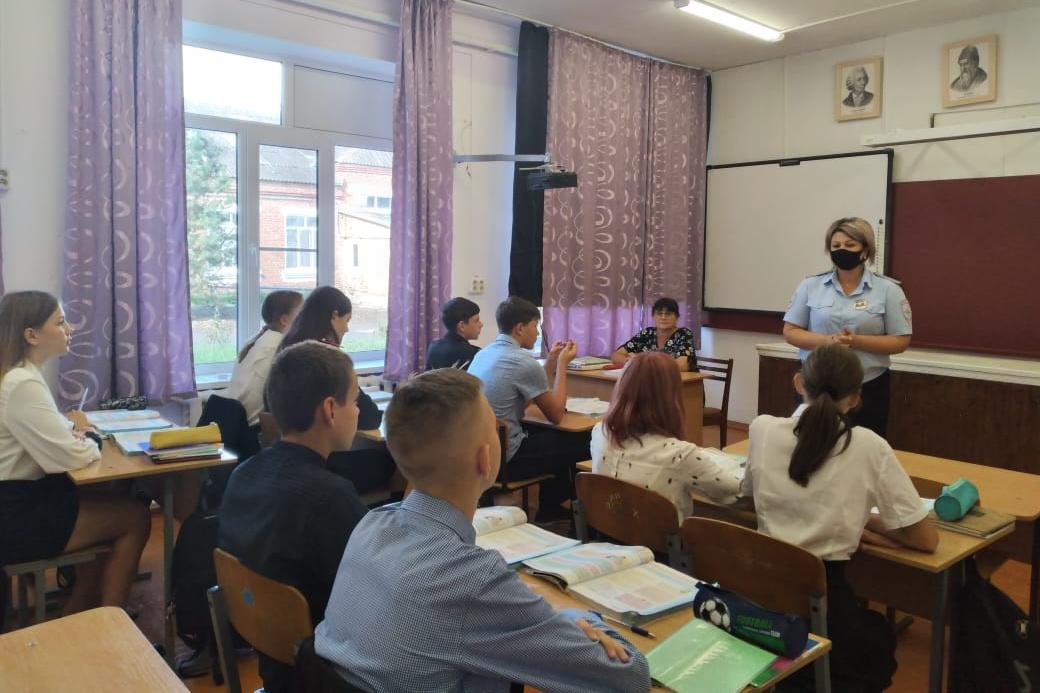 Полицейские Славянского района проводят беседы на тему: «Предупреждение терроризма и экстремизма в молодежной среде» Полицейские Славянского района проводят беседы на тему: «Предупреждение терроризма и экстремизма в молодежной среде»