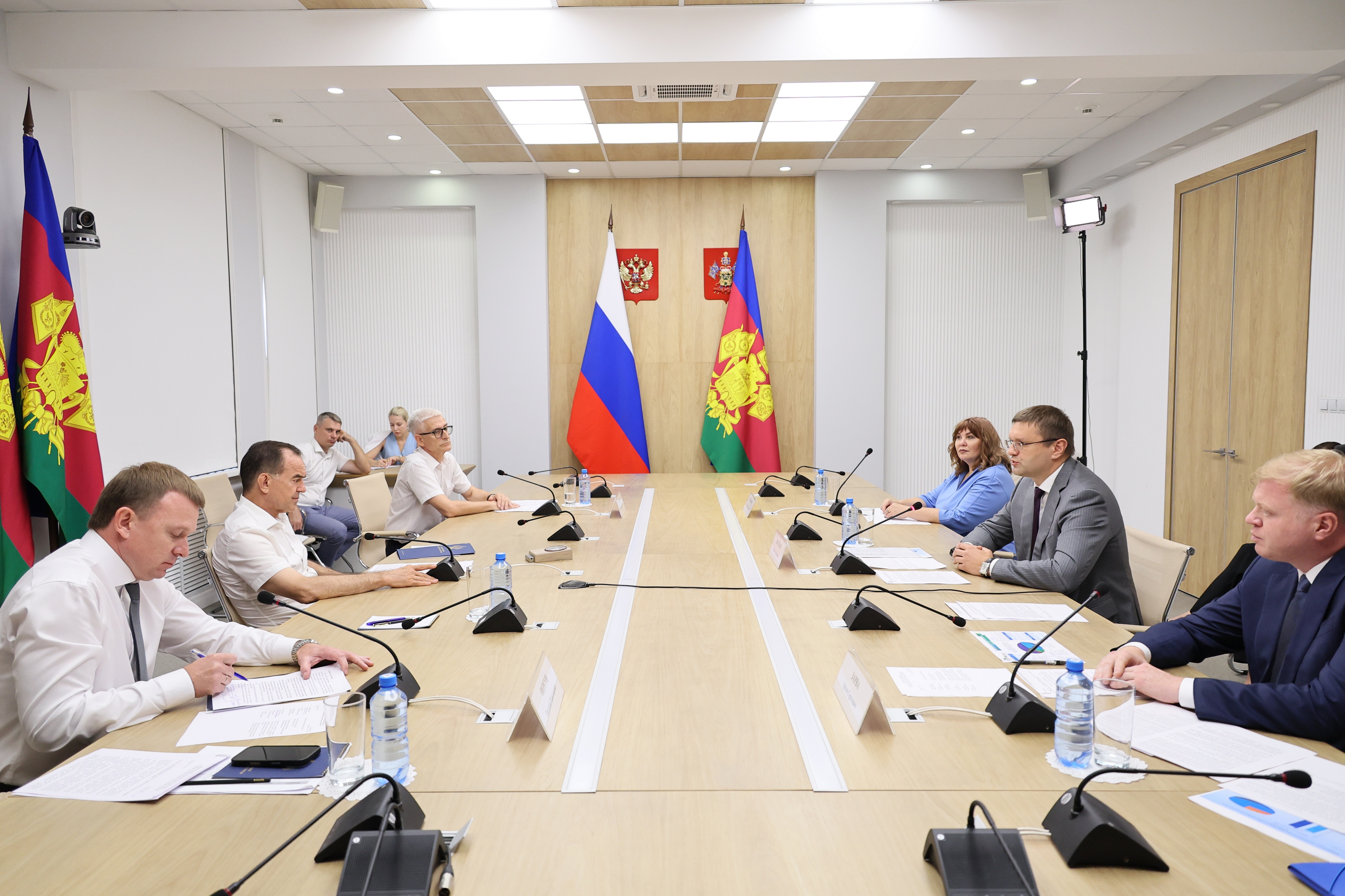 Губернатор Краснодарского края провел рабочую встречу с новым руководителем «ТНС энерго Кубань»