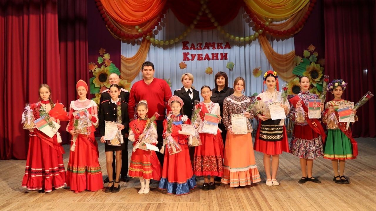 Смотр-конкурс «Казачка Кубани», посвященный Дню матери-казачки, провели в ст.Анастасиевской