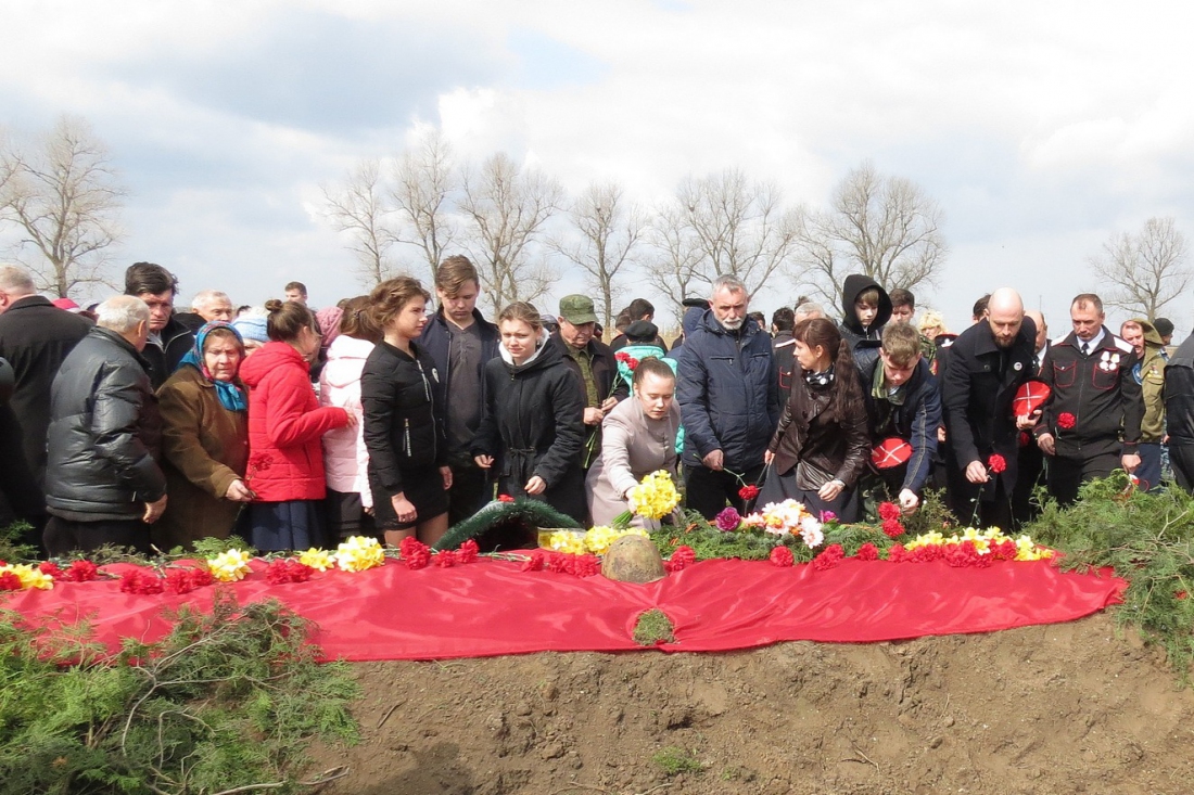 Героям – почести и слава