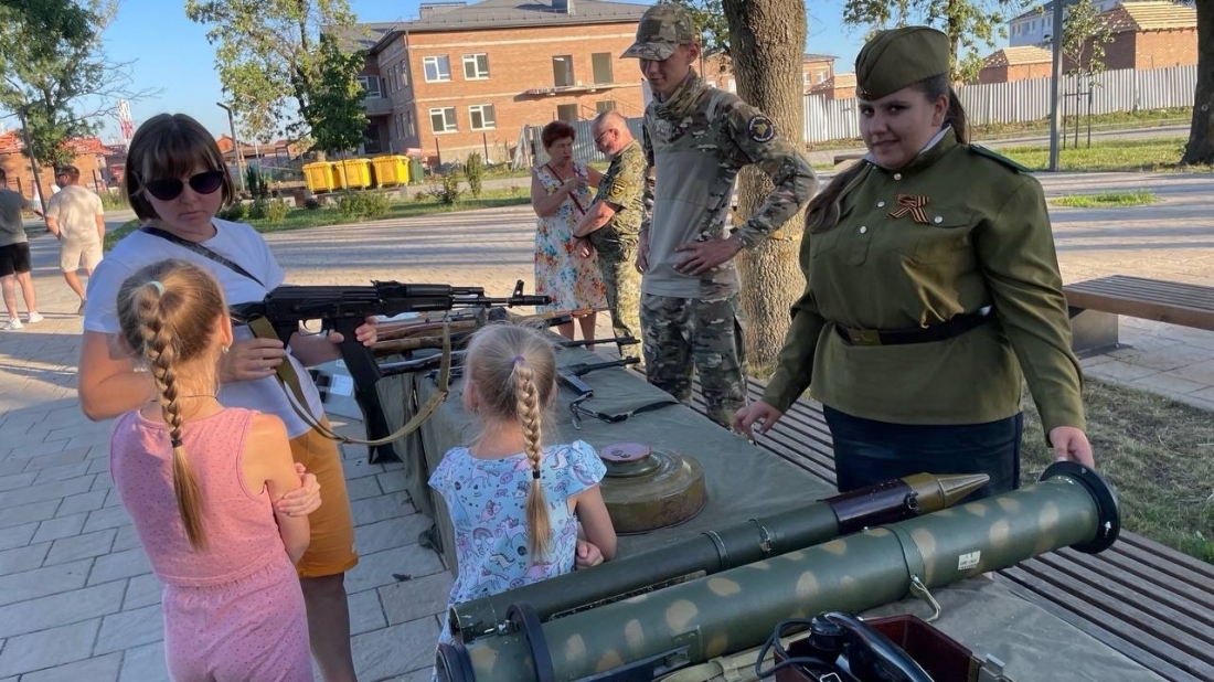 Военно-историческая выставка в Северном парке в День памяти и скорби