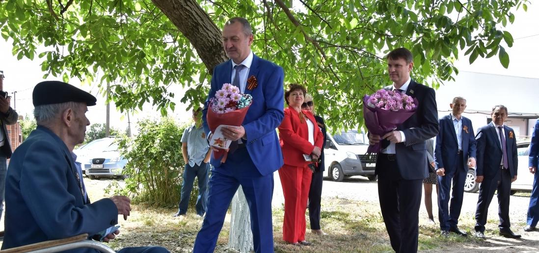 Встречал сегодня гостей Демченко Николай Иванович