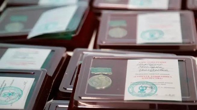 Накануне Дня матери в Краснодаре наградили 100 жён участников СВО