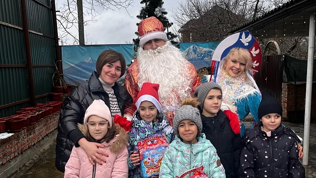 Новогодняя ёлка, полная сюрпризов и тепла