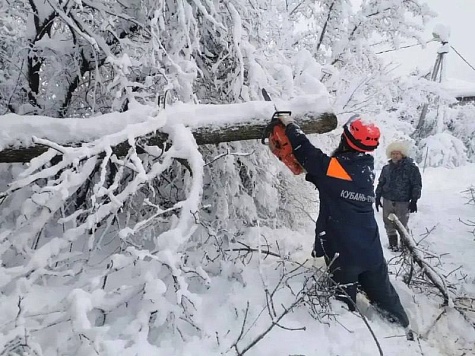 Вениамин Кондратьев поблагодарил военных и сотрудников оперативных служб за работу в новогодние праздники