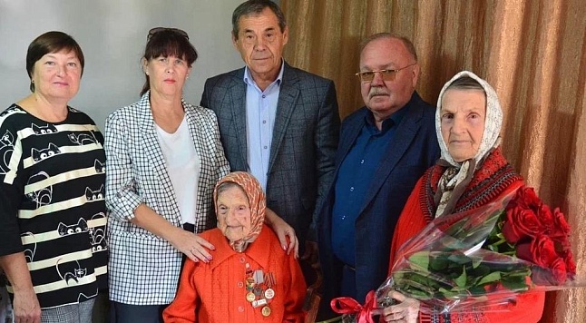 100 лет труженице тыла и ветерану труда