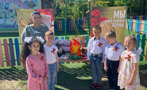 "Бессмертный полк" в детском саду: малыши почтили память героев войны