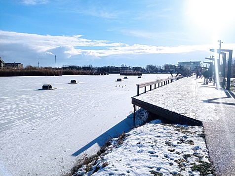 Исключите нахождение детей без присмотра возле зимних водоёмов