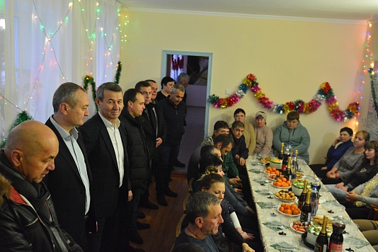 Глава района поздравил животноводов с новогодними праздниками