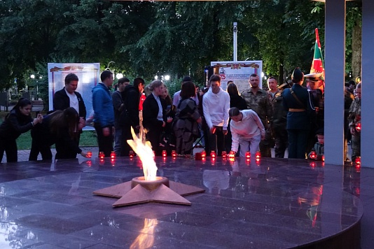 В г.Славянске-на-Кубани почтили память героев ВОВ в предрассветной тишине