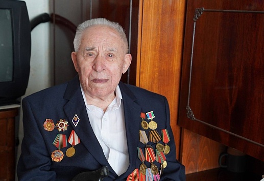 Вениамин Кондратьев поздравил ветерана Великой Отечественной войны со 101-летием