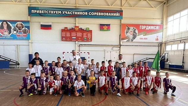 В спорткомплексе «Рекорд» им.Т.А.Сторожевой в ст.Петровской прошел футбольный турнир «Малая Родина»