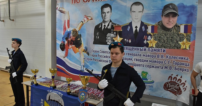 В Славянском районе проводится Открытый турнир по самбо