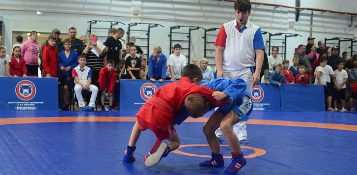 В Славянске-на-Кубани открыли первенство района по самбо среди юных спортсменов