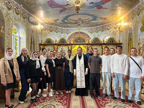 Студенты Славянского сельскохозяйственного техникума посетили Свято-Успенский храм